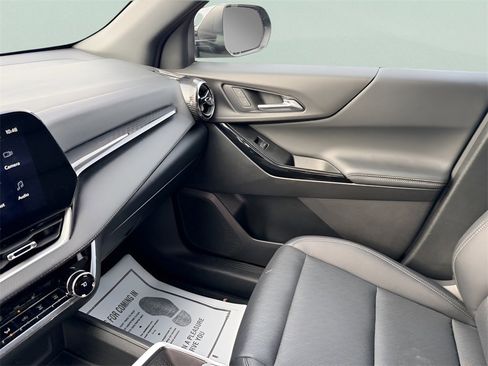 Used 2025 Chevrolet Equinox LT w/ Convenience Package II image 28