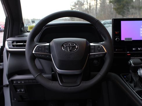 New 2026 Toyota Sienna XLE Woodland Edition AWD/4WD image 11