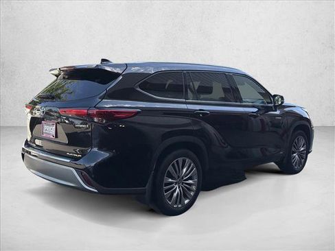 Used 2021 Toyota Highlander Platinum AWD/4WD image 5