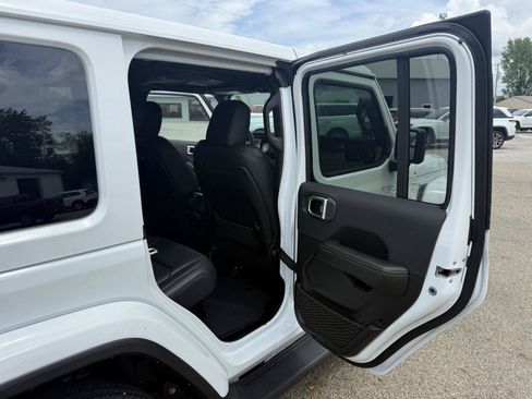 New 2026 Jeep Wrangler Unlimited Sahara AWD/4WD image 35