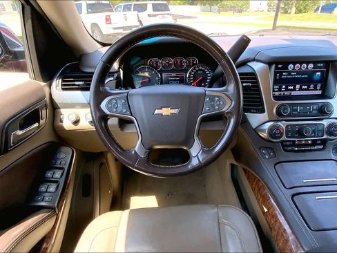Used 2020 Chevrolet Suburban Premier AWD/4WD image 6