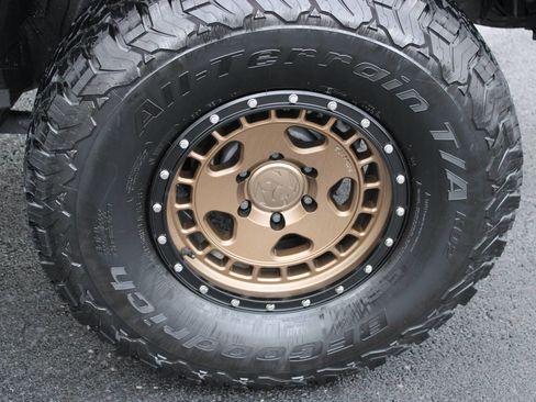 Used 2023 Ford Bronco Wildtrak image 13