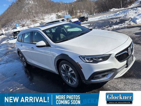 Used 2019 Buick Regal Essence w/ Driver Confidence Package I image 3