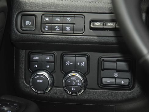 Used 2024 GMC Yukon XL Denali w/ Max Trailering Package AWD/4WD image 32