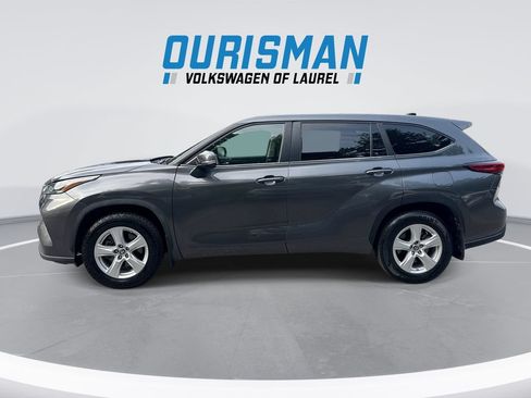 Used 2023 Toyota Highlander LE FWD image 5