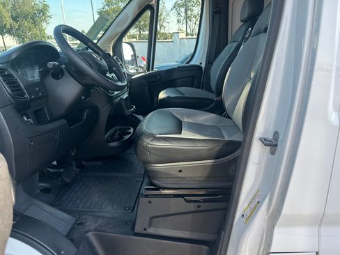 Used 2025 RAM ProMaster 2500 w/ Convenience Group FWD image 9