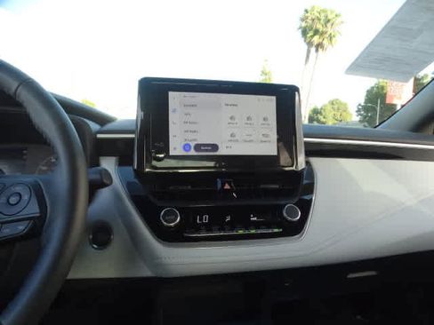 Used 2025 Toyota Corolla SE image 27