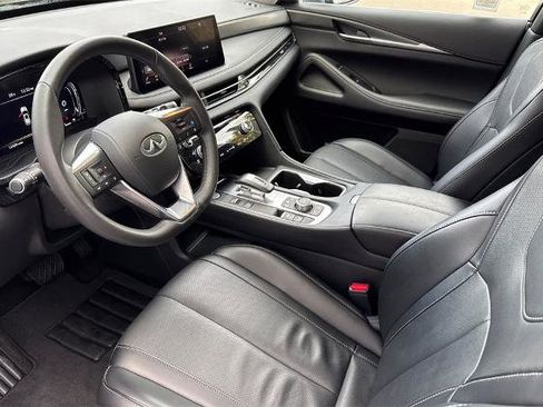 Certified 2024 INFINITI QX60 Luxe image 10