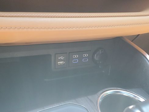 Used 2022 Toyota Highlander Platinum AWD/4WD image 31