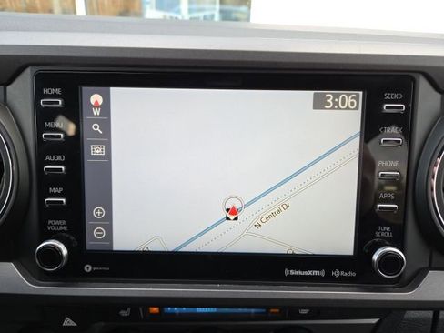 Used 2021 Toyota Tacoma TRD Off-Road image 7