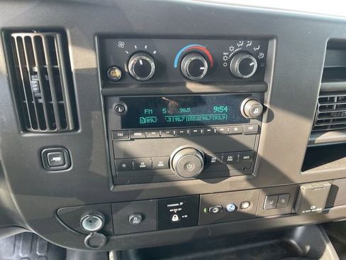 Used 2021 Chevrolet Express 3500 w/ Driver Convenience Package RWD image 7