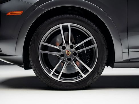 Used 2023 Porsche Cayenne Turbo image 18