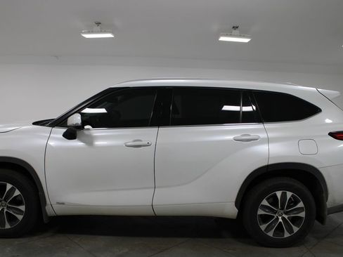Used 2022 Toyota Highlander XLE image 6