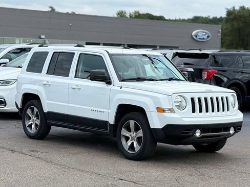 Used 2017 Jeep Patriot High Altitude AWD/4WD image 28