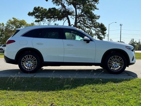 Certified 2025 Mercedes-Benz GLC 300 image 2