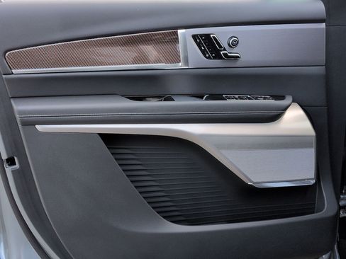 Used 2026 Cadillac Vistiq Sport image 14