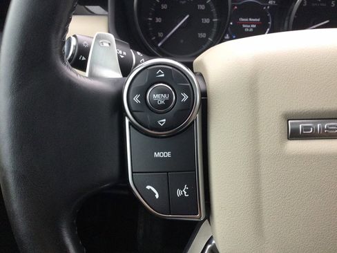 Used 2018 Land Rover Discovery SE image 24