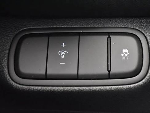 Used 2024 Hyundai Venue Limited FWD image 22