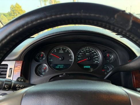 Used 2011 Chevrolet Tahoe LTZ AWD/4WD image 15