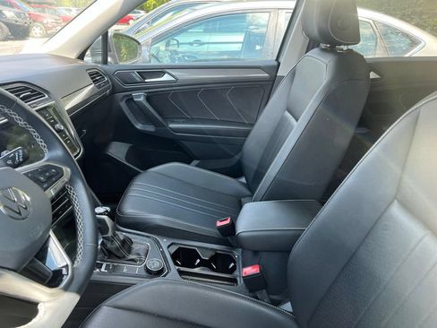 Used 2024 Volkswagen Tiguan SE AWD/4WD image 8