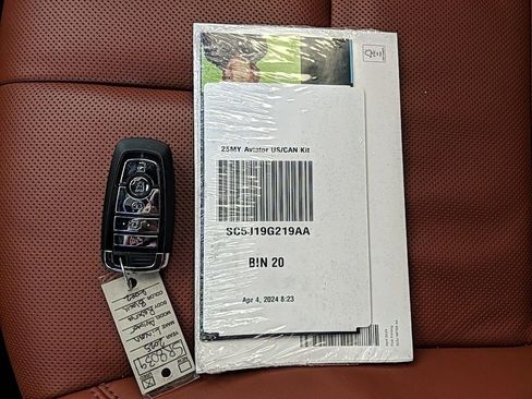 Certified 2025 Lincoln Aviator Reserve w/ Illumination Package image 31