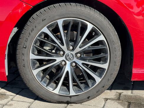 Used 2020 Toyota Camry SE image 14