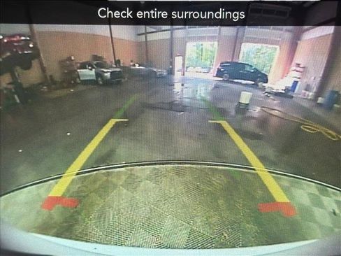 Used 2019 Chrysler Pacifica Touring-L FWD image 28