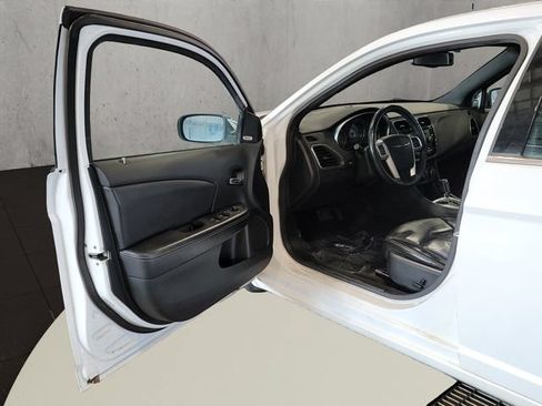 Used 2013 Chrysler 200 Limited FWD image 15
