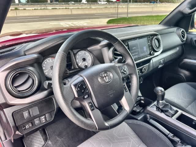 Used 2020 Toyota Tacoma TRD Off-Road w/ Technology Package AWD/4WD image 15