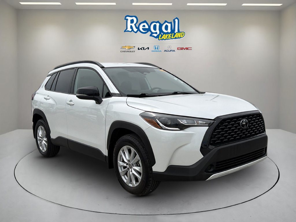 Used 2025 Toyota Corolla Cross LE FWD image 1