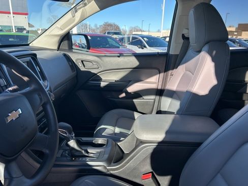 Used 2022 Chevrolet Colorado W/T image 2