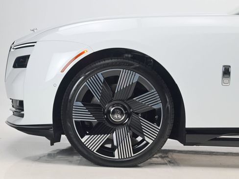 Used 2025 Rolls-Royce Spectre w/ Spectre Launch Package AWD/4WD image 28