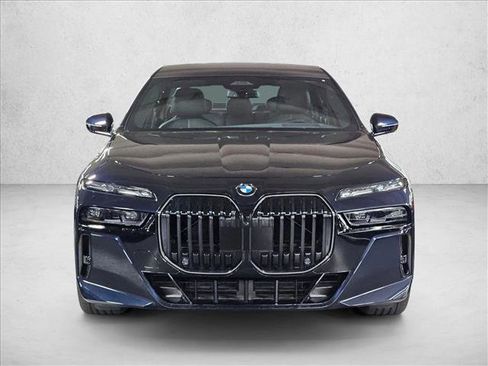 New 2025 BMW 760i xDrive w/ Executive Package image 2