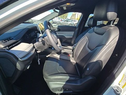 Used 2025 Jeep Compass Limited AWD/4WD image 8