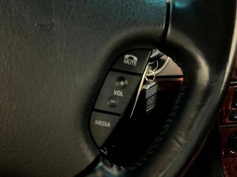 Used 2003 Ford Thunderbird image 19