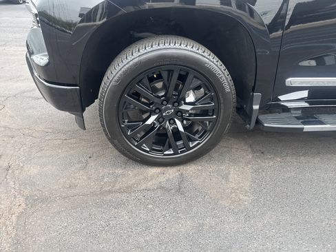 Used 2025 Chevrolet Silverado 1500 High Country w/ Technology Package AWD/4WD image 11