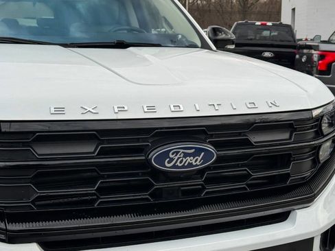 Used 2025 Ford Expedition Active AWD/4WD image 9