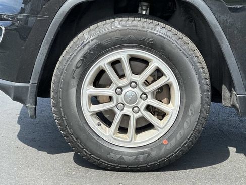 Used 2020 Jeep Grand Cherokee Laredo AWD/4WD image 9