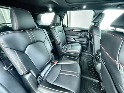 Certified 2025 Honda Pilot TrailSport image 30