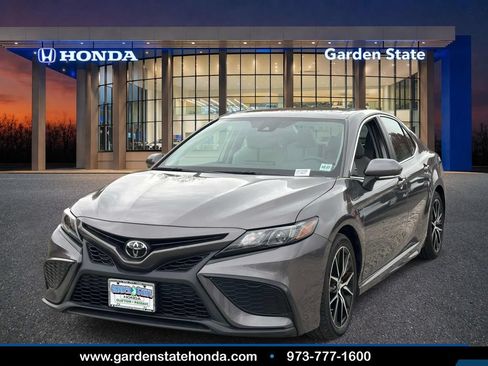 Used 2023 Toyota Camry SE w/ Cold Weather Package AWD/4WD image 1
