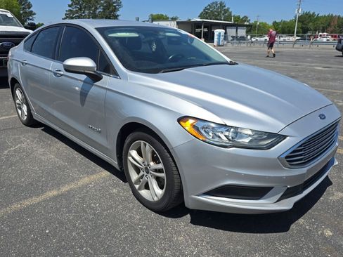 Used 2018 Ford Fusion SE FWD image 14