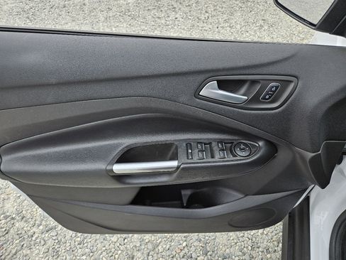 Used 2017 Ford C-MAX SE image 12