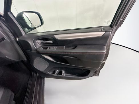 Used 2019 Dodge Grand Caravan GT FWD image 32