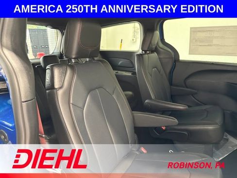 New 2027 Chrysler Pacifica Select FWD image 13