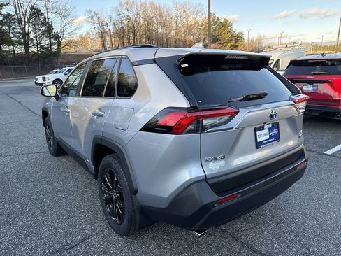 Used 2022 Toyota RAV4 XLE Premium image 5