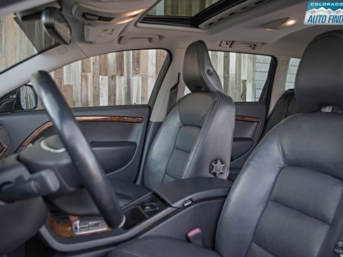 Used 2010 Volvo XC70 T6 image 13