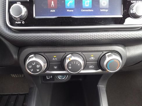 Used 2024 Nissan Kicks S FWD image 13