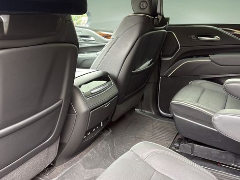 Certified 2023 Cadillac Escalade ESV Premium Luxury AWD/4WD image 18