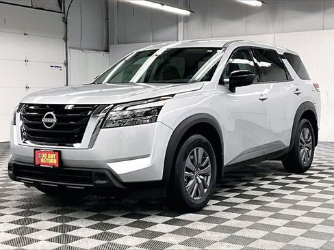 New 2025 Nissan Pathfinder S image 2