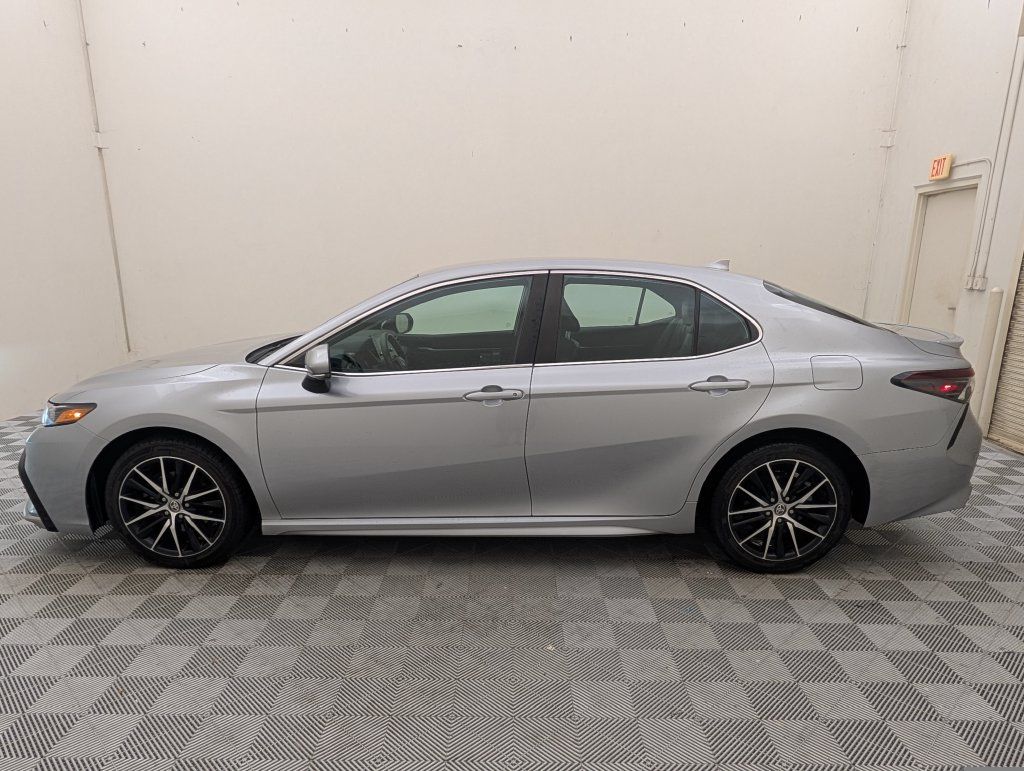Used 2024 Toyota Camry SE FWD image 7